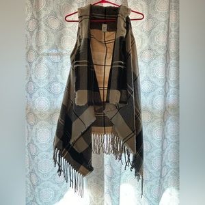 Printed sweater vest with tassels